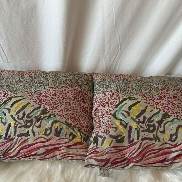 Thro By Marlo Lorenz Pair of 2 Abstract Throw/Accent Pillows - Picture 1 of 6